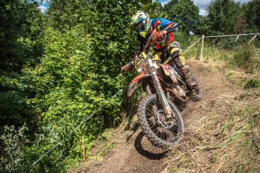 Malechowo, Polonya - 17 Temmuz: tanımsız sürücü üzerinde Lehçe Enduro Şampiyonası Polonya, Malechowo 17 Temmuz 2016