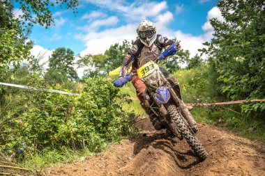 Malechowo, Polonya - 17 Temmuz: tanımsız sürücü üzerinde Lehçe Enduro Şampiyonası Polonya, Malechowo 17 Temmuz 2016