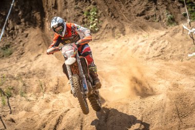 Malechowo, Polonya - 17 Temmuz: tanımsız sürücü üzerinde Lehçe Enduro Şampiyonası Polonya, Malechowo 17 Temmuz 2016