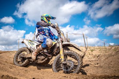 Malechowo, Polonya - 17 Temmuz: tanımsız sürücü üzerinde Lehçe Enduro Şampiyonası Polonya, Malechowo 17 Temmuz 2016