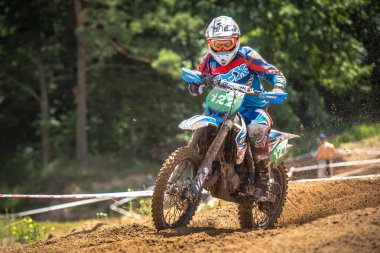 Malechowo, Polonya - 17 Temmuz: tanımsız sürücü üzerinde Lehçe Enduro Şampiyonası Polonya, Malechowo 17 Temmuz 2016