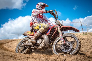 Malechowo, Polonya - 17 Temmuz: tanımsız sürücü üzerinde Lehçe Enduro Şampiyonası Polonya, Malechowo 17 Temmuz 2016