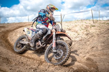 Malechowo, Polonya - 17 Temmuz: tanımsız sürücü üzerinde Lehçe Enduro Şampiyonası Polonya, Malechowo 17 Temmuz 2016
