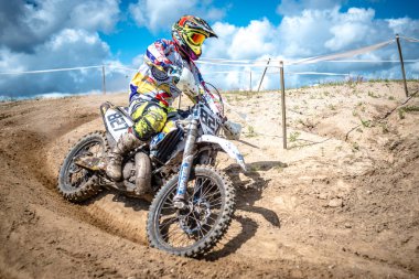 Malechowo, Polonya - 17 Temmuz: tanımsız sürücü üzerinde Lehçe Enduro Şampiyonası Polonya, Malechowo 17 Temmuz 2016