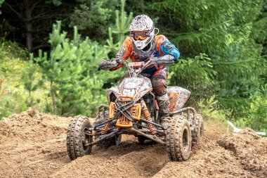 Malechowo, Polonya - 17 Temmuz: tanımsız dört sürücü üzerinde Lehçe Enduro Şampiyonası Polonya, Malechowo 17 Temmuz 2016