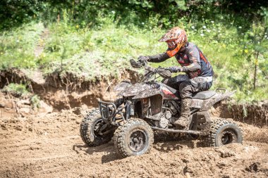 Malechowo, Polonya - 17 Temmuz: tanımsız dört sürücü üzerinde Lehçe Enduro Şampiyonası Polonya, Malechowo 17 Temmuz 2016