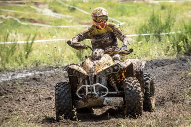Malechowo, Polonya - 17 Temmuz: tanımsız dört sürücü üzerinde Lehçe Enduro Şampiyonası Polonya, Malechowo 17 Temmuz 2016