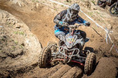 Malechowo, Polonya - 17 Temmuz: tanımsız dört sürücü üzerinde Lehçe Enduro Şampiyonası Polonya, Malechowo 17 Temmuz 2016