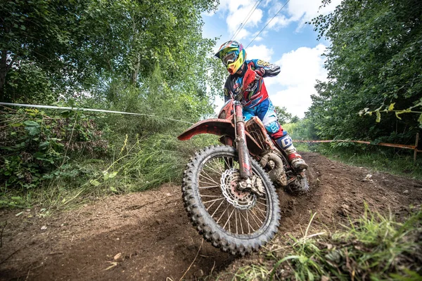 MALECHOWO, POLONIA - 17 LUGLIO: pilota indefinito al campionato polacco di enduro Polonia, Malechowo 17 luglio 2016 — Foto Stock