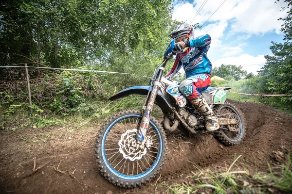 MALECHOWO, POLÓNIA - JULHO 17: piloto indefinido no Campeonato Polonês de Enduro Polônia, Malechowo 17 Julho 2016 — Fotografia de Stock