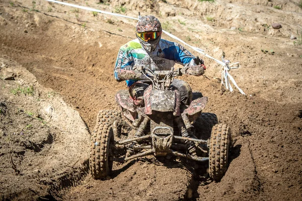 MALECHOWO, POLONIA - 17 de julio: quad rider indefinido en el campeonato polaco de enduro Polonia, Malechowo 17 julio 2016 — Foto de Stock