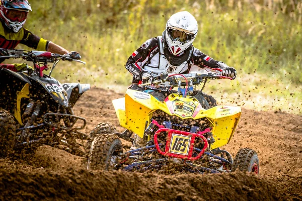 CHOJNA, POLÓNIA - SETEMBRO 25: piloto indefinido no Campeonato Polonês de Motocross da Zona Oeste Polônia, Chojna 25 setembro 2016 — Fotografia de Stock