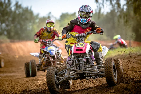 CHOJNA, POLÓNIA - SETEMBRO 25: piloto indefinido no Campeonato Polonês de Motocross da Zona Oeste Polônia, Chojna 25 setembro 2016 — Fotografia de Stock