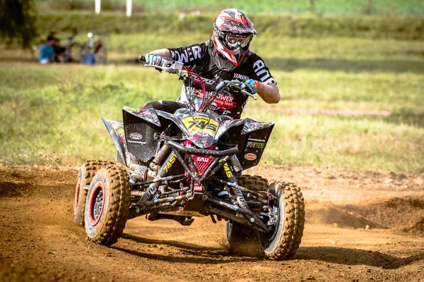 Chojna, Polen - 25 September: odefinierad ryttare på polska västra zon Motocross Championship Polen, Chojna 25 September 2016 — Stockfoto