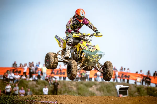 Chojna, polen - 25. september: undefinierter fahrer auf polnisch west zone motocross meisterschaft polen, chojna 25. september 2016 — Stockfoto