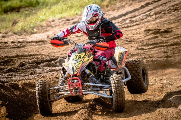 Chojna, Polska - 25 września: niezdefiniowane rider na polski zachodniej strefy Motocross Mistrzostwa Polski, Chojna 25 września 2016 — Zdjęcie stockowe