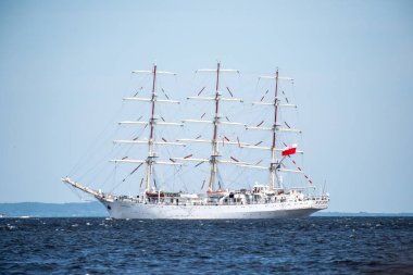 Trzebiez, Polonya - 08 Ağustos 2017 - yelkenli gemi Dar Mlodziezy sonra uzun boylu Gemi Yarışları 2017 yılında 05-08 Ağustos, Stettin Polonya final tam denize yelken