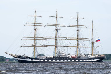 Trzebiez, Polonya - 08 Ağustos 2017 - yelkenli gemi Kruzenstern sonra uzun boylu Gemi Yarışları 2017 yılında 05-08 Ağustos, Stettin Polonya final tam denize yelken