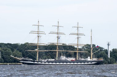 Trzebiez, Polonya - 08 Ağustos 2017 - yelkenli gemi Kruzenstern sonra uzun boylu Gemi Yarışları 2017 yılında 05-08 Ağustos, Stettin Polonya final tam denize yelken