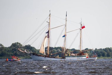 Trzebiez, Polonya - 08 Ağustos 2017 - yelkenli gemi Zawisza Czarny uzun boylu Gemi Yarışları 2017 yılında 05-08 Ağustos, Stettin Polonya final sonra tam denize yelken