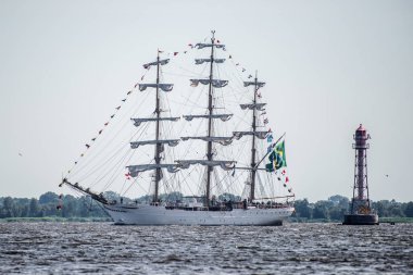 Trzebiez, Polonya - 08 Ağustos 2017 - yelkenli gemi Cisne Branco uzun boylu Gemi Yarışları 2017 yılında 05-08 Ağustos, Stettin Polonya final sonra tam denize yelken