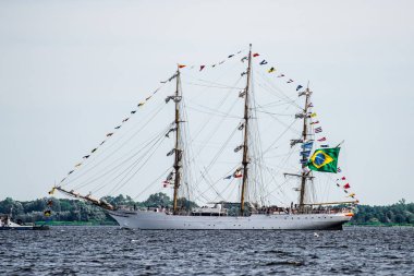 Trzebiez, Polonya - 08 Ağustos 2017 - yelkenli gemi Cisne Branco uzun boylu Gemi Yarışları 2017 yılında 05-08 Ağustos, Stettin Polonya final sonra tam denize yelken