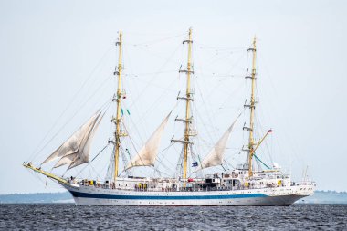 Trzebiez, Polonya - 08 Ağustos 2017 - yelkenli gemi Mir uzun boylu Gemi Yarışları 2017 yılında 05-08 Ağustos, Stettin Polonya final sonra tam denize yelken