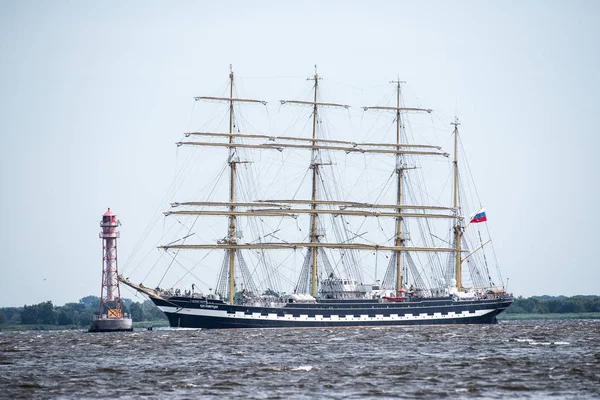 Trzebiez, Polonya - 08 Ağustos 2017 - yelkenli gemi Kruzenstern sonra uzun boylu Gemi Yarışları 2017 yılında 05-08 Ağustos, Stettin Polonya final tam denize yelken