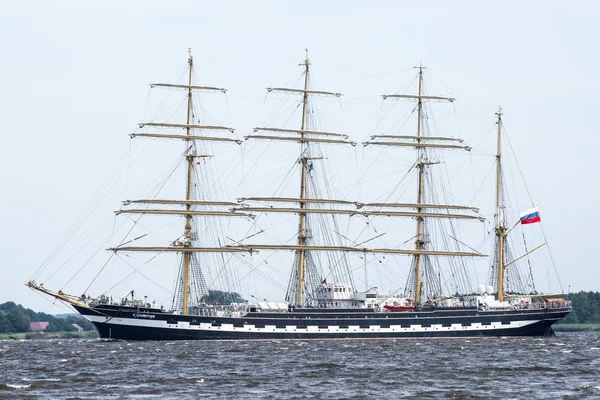 Trzebiez, Polonya - 08 Ağustos 2017 - yelkenli gemi Kruzenstern sonra uzun boylu Gemi Yarışları 2017 yılında 05-08 Ağustos, Stettin Polonya final tam denize yelken