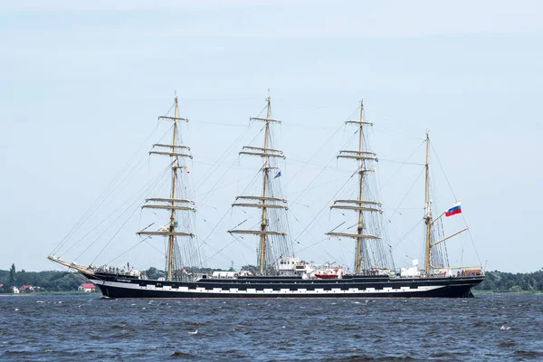 Trzebiez, Polonya - 08 Ağustos 2017 - yelkenli gemi Kruzenstern sonra uzun boylu Gemi Yarışları 2017 yılında 05-08 Ağustos, Stettin Polonya final tam denize yelken