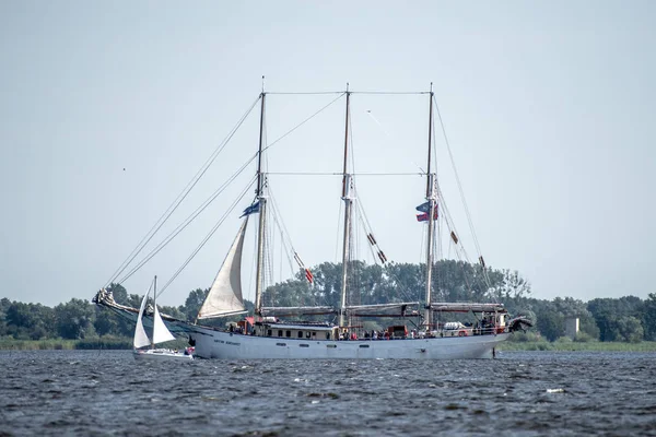 Trzebiez, Polonya - 08 Ağustos 2017 - yelkenli gemi Zawisza Czarny uzun boylu Gemi Yarışları 2017 yılında 05-08 Ağustos, Stettin Polonya final sonra tam denize yelken
