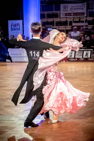 Dziwnow, Polsko - 21 května 2016 – obvodu taneční soutěž. Turnaje regionální tanec v Dziwnow — Stock fotografie