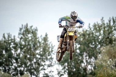 Chojna, Polonya - 25 Eylül: Polonyalı Batı Bölgesi Motocross Şampiyonası Polonya, Chojna 25 Eylül 2016 tanımsız rider