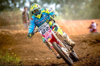 Chojna, Polonya - 25 Eylül: Polonyalı Batı Bölgesi Motocross Şampiyonası Polonya, Chojna 25 Eylül 2016 tanımsız rider