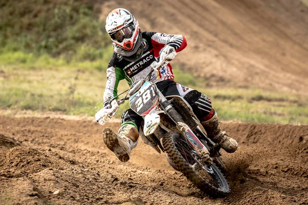 CHOJNA, POLONIA - 25 DE SEPTIEMBRE: piloto indefinido en el Campeonato Polaco de Motocross de la Zona Oeste Polonia, Chojna 25 de septiembre de 2016 — Foto de Stock