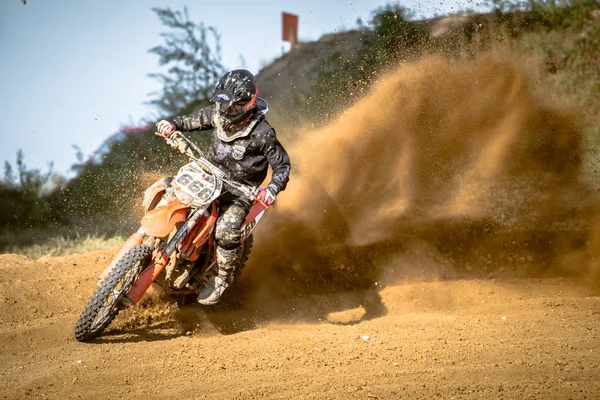 CHOJNA, POLAND - SEPTEMBER 25 : undefined rider on Polish West Zone Motocross Championship Poland, Chojna 25 September 2016 — Stock Photo, Image