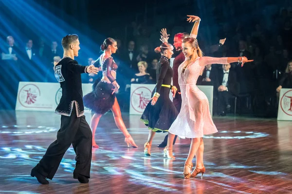 克拉科夫, 波兰-2017年12月09日-Wieczysty 杯舞蹈比赛。全国舞厅舞蹈锦标赛 Wieczysty 杯在克拉科夫举行 — 图库照片