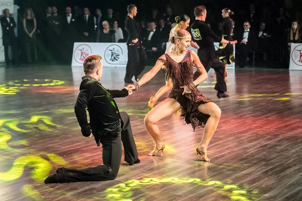 Cracóvia, Polônia - 09 de dezembro de 2017 - Wieczysty Cup Dance Competition. Torneio Nacional de Dança de Salão Taça Wieczysty em Cracóvia — Fotografia de Stock