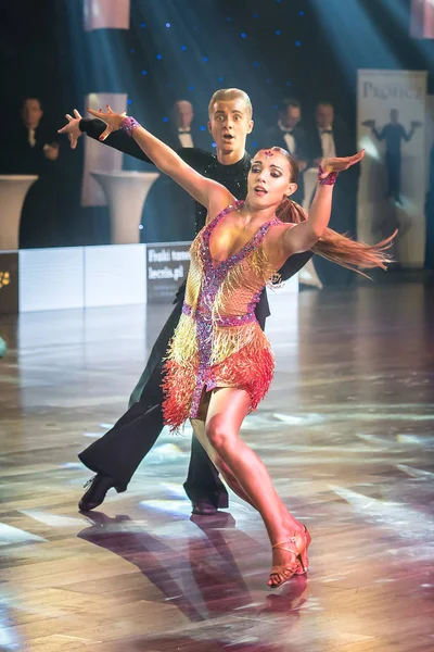 Krakow, Polonya - 09 Aralık 2017 - Wieczysty Kupası dans yarışması. Ulusal balo salonu dans turnuva Wieczysty Kupası Krakow