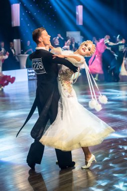 Krakow, Polonya - 09 Aralık 2017 - Wieczysty Kupası dans yarışması. Ulusal balo salonu dans turnuva Wieczysty Kupası Krakow