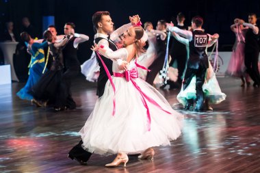 Krakow, Polonya - 09 Aralık 2017 - Wieczysty Kupası dans yarışması. Ulusal balo salonu dans turnuva Wieczysty Kupası Krakow