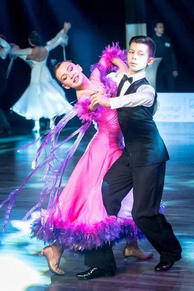 Krakow, Polen - 09 December 2017 - Wieczysty Cup danstävling. Nationella Ballroom Dance turnering Wieczysty Cup i Krakow — Stockfoto