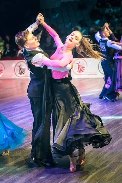 Krakow, Polen - 09 December 2017 - Wieczysty Cup danstävling. Nationella Ballroom Dance turnering Wieczysty Cup i Krakow — Stockfoto