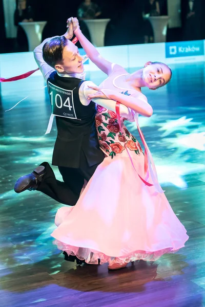 Cracóvia, Polônia - 09 de dezembro de 2017 - Wieczysty Cup Dance Competition. Torneio Nacional de Dança de Salão Taça Wieczysty em Cracóvia — Fotografia de Stock