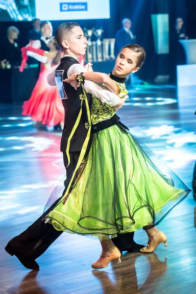 Cracóvia, Polônia - 09 de dezembro de 2017 - Wieczysty Cup Dance Competition. Torneio Nacional de Dança de Salão Taça Wieczysty em Cracóvia — Fotografia de Stock