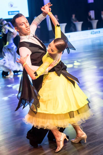 Krakow, Polen - 09 December 2017 - Wieczysty Cup danstävling. Nationella Ballroom Dance turnering Wieczysty Cup i Krakow — Stockfoto