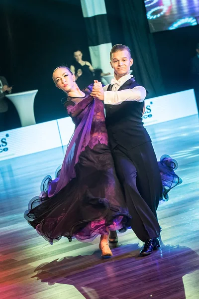 Krakov, Polsko - 09 prosince 2017 - Wieczysty Cup taneční soutěž. Národní tance turnaj Wieczysty Cup v Krakově — Stock fotografie