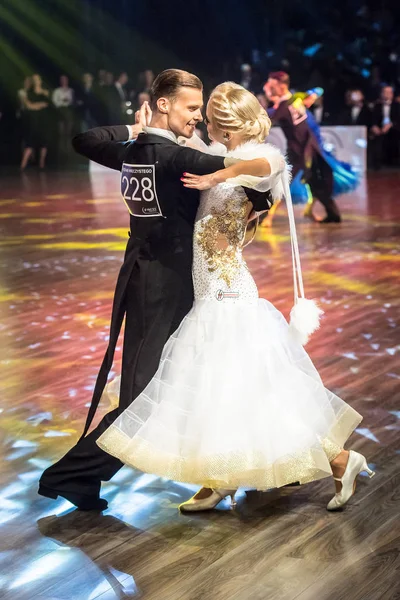 Cracóvia, Polônia - 09 de dezembro de 2017 - Wieczysty Cup Dance Competition. Torneio Nacional de Dança de Salão Taça Wieczysty em Cracóvia — Fotografia de Stock