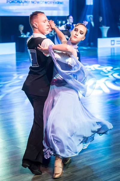 Krakow, Polonya - 09 Aralık 2017 - Wieczysty Kupası dans yarışması. Ulusal balo salonu dans turnuva Wieczysty Kupası Krakow
