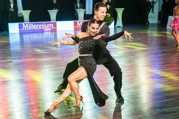 Kraków, Polska - 10 grudnia 2017 - konkurs tańca Wieczysty Pucharu. Narodowego tańca towarzyskiego turnieju Wieczysty Cup w Krakowie — Zdjęcie stockowe